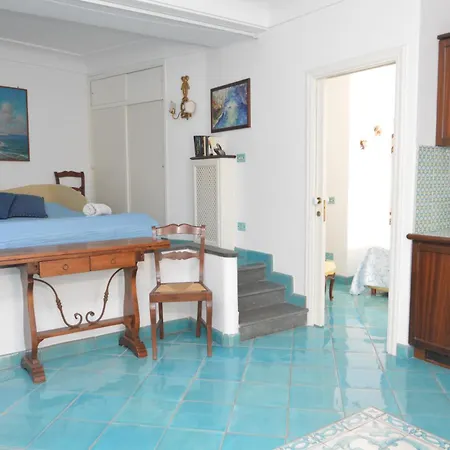 Апартаменты Central Studio Capri