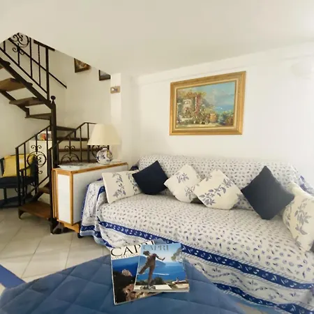 Central Studio Capri شقة